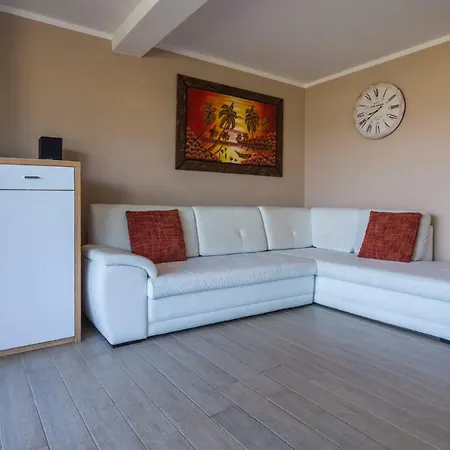 Trava Just A Few Steps From The Seaside