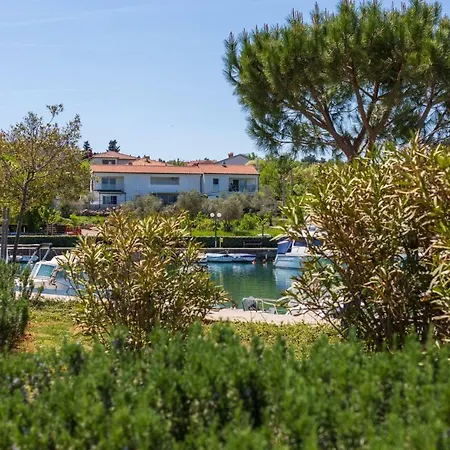 Trava Just A Few Steps From The Seaside