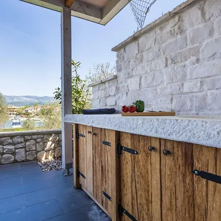 Trava Just A Few Steps From The Seaside Apartament Klimno