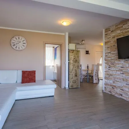 Trava Just A Few Steps From The Seaside * クリムノ