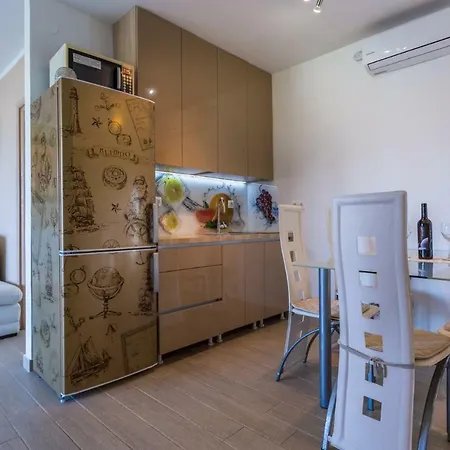 Trava Just A Few Steps From The Seaside