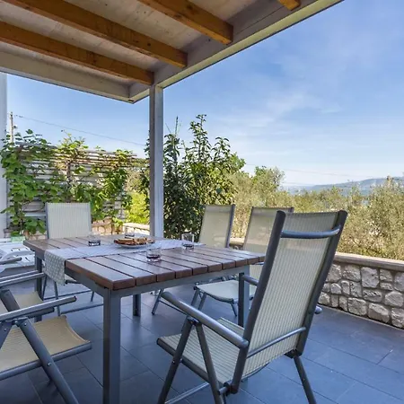 Trava Just A Few Steps From The Seaside アパート クリムノ