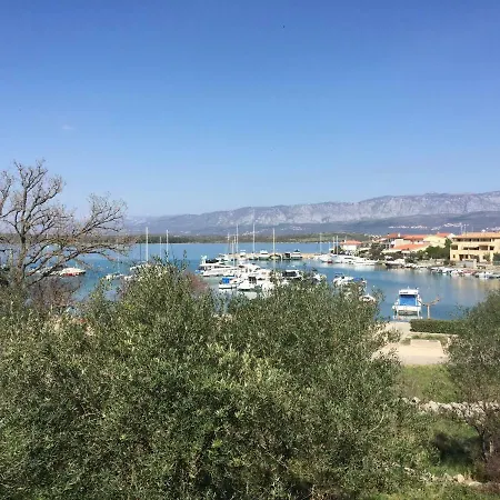 Trava Just A Few Steps From The Seaside *