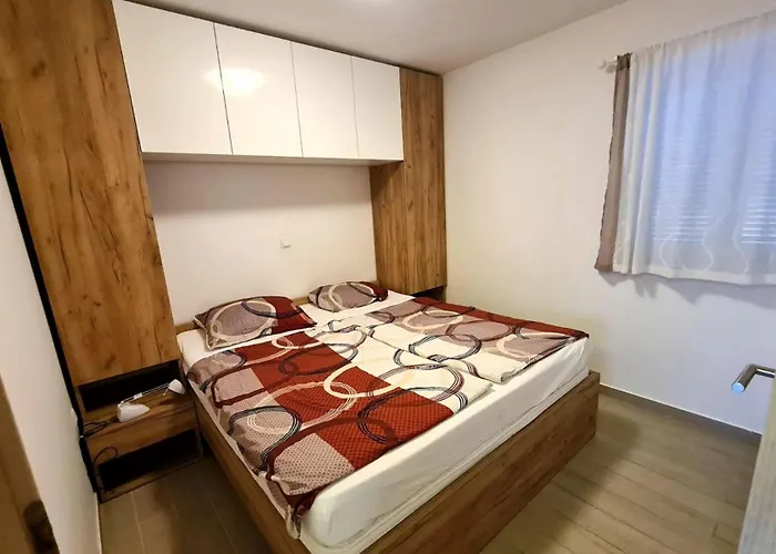 Trava Just A Few Steps From The Seaside * Klimno