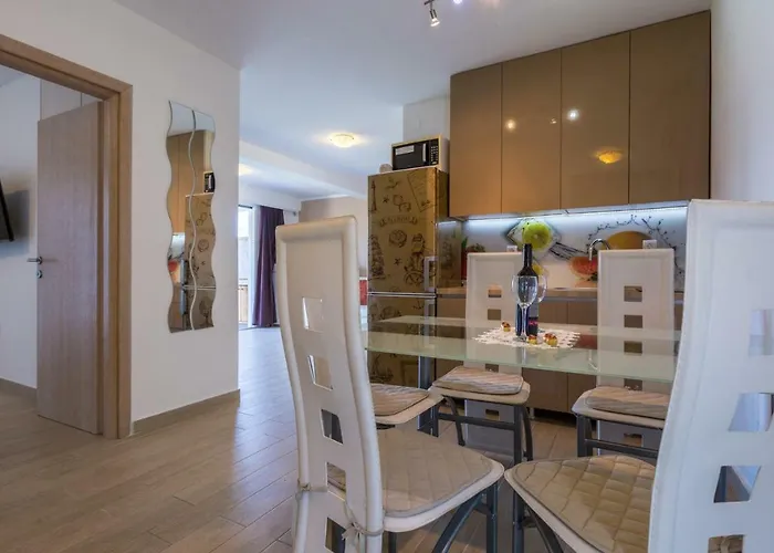 Trava Just A Few Steps From The Seaside