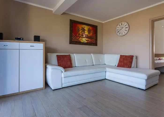 Trava Just A Few Steps From The Seaside