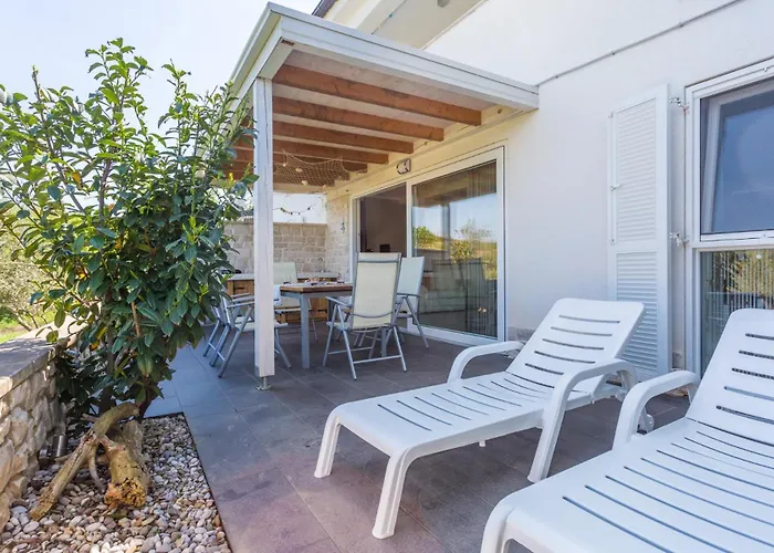 Trava Just A Few Steps From The Seaside * Klimno