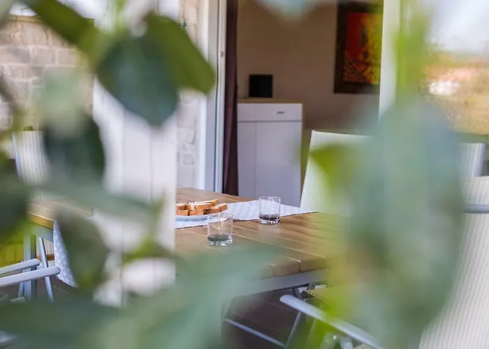 Trava Just A Few Steps From The Seaside * Klimno