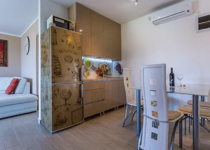 Trava Just A Few Steps From The Seaside