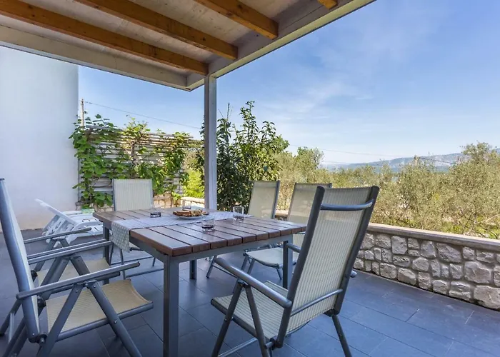 Trava Just A Few Steps From The Seaside Daire Klimno