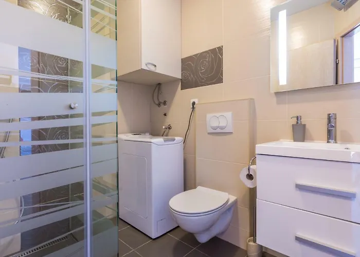 Trava Just A Few Steps From The Seaside * Klimno