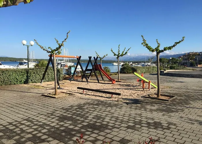 Apartment Trava Just A Few Steps From The Seaside Klimno