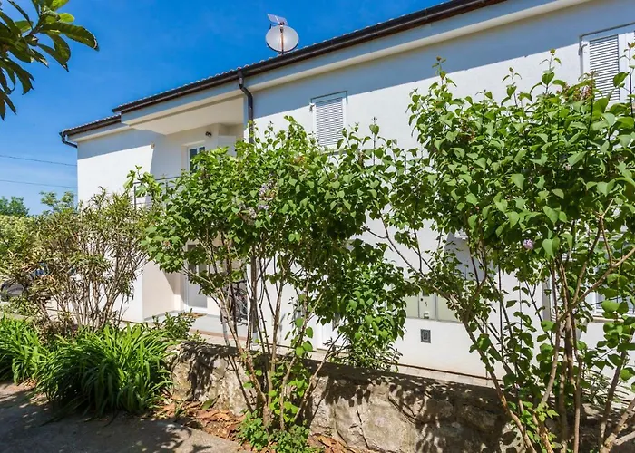 Trava Just A Few Steps From The Seaside Daire